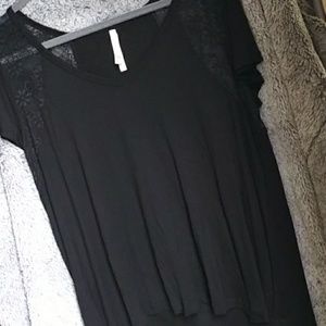 NWOT Bozzolo plus black blouse w/ floral design XL